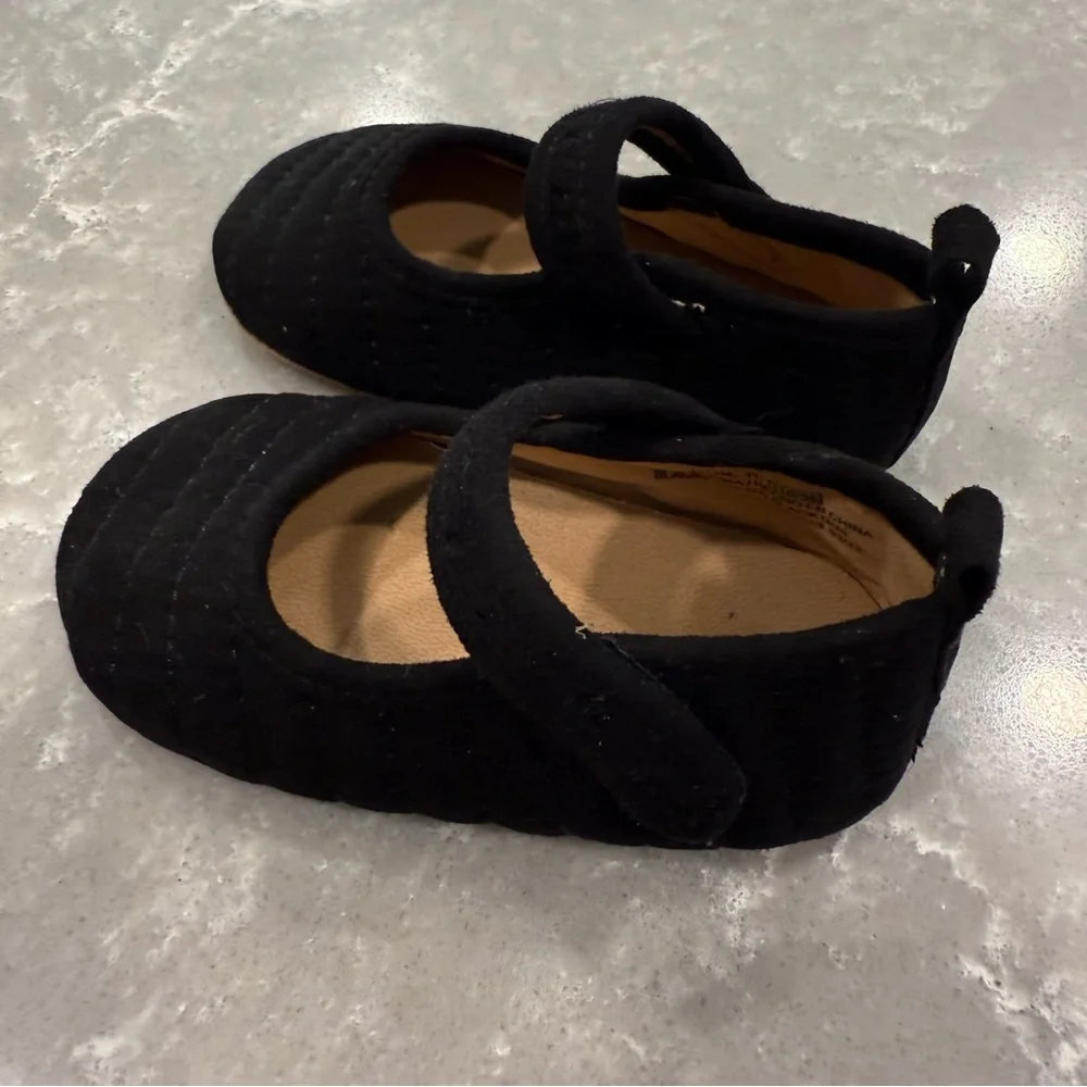 Old Navy Quilted Black Velvet Mary Jane Dress Shoes 6-12M EUC